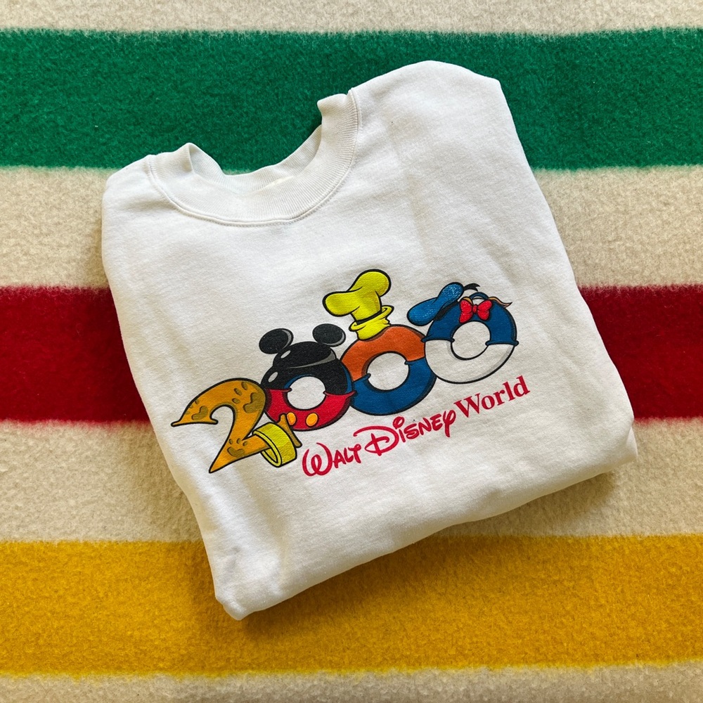 ✨ Vintage Y2K ✨Disney World White Sweatshirt